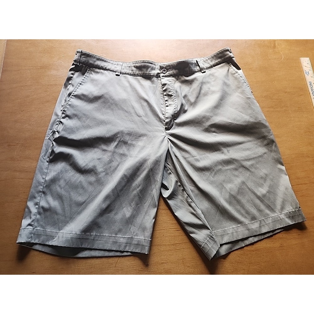 Nike Golf Tour Performance Dri-Fit Flat Front Khaki Shorts Mens Size 40 x 10.5‎